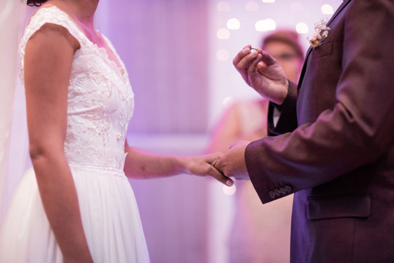 拿着戒指的人拿着女人的手使用左手Person Holding Ring While Holding Woman’s Hand Using Left Hand|Beautiful,bridal gown,bride,Bride and Groom,Celebration,ceremony,couple,groom,ring,romance,togetherness,wedding,仪式,团结,夫妇,婚礼,庆祝,戒指,新娘,新娘和新郎,新娘礼服,新郎,浪漫,美丽-海量高质量免版权图片素材-设计师素材-摄影图片-mitapix-美塔图像