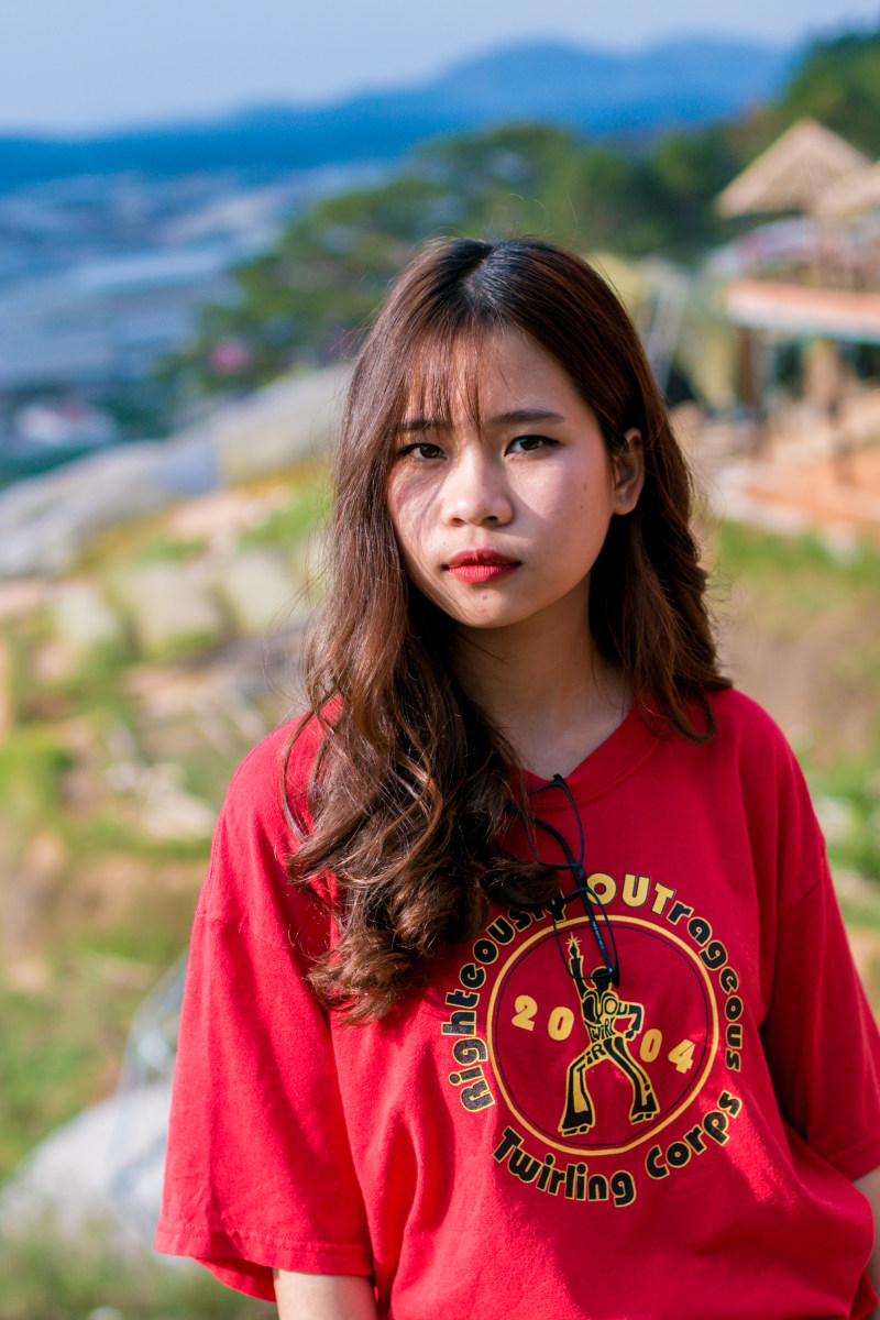 妇女的红色圆领T恤Women’s Red Crewneck Tshirt|Beautiful,Cute,enjoyment,Fashion,fun,girl,joy,leisure,lonely,outdoors,person,Portrait,pretty,red,relaxation,sad,sadness,woman,Young,乐趣,享受,人,休闲,可爱,喜悦,女人,女孩,孤独,年轻,悲伤,户外,放松,时尚,漂亮,红色,美丽,肖像-海量高质量免版权图片素材-设计师素材-摄影图片-mitapix-美塔图像