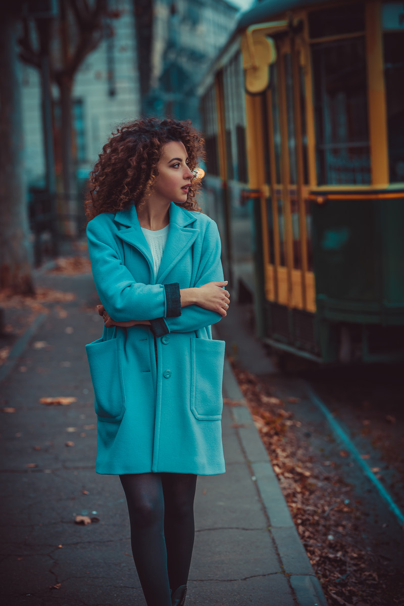 站在灰色的混凝土表面上的蓝色外套的女人Woman in Blue Coat Standing on Grey Concrete Surface|Beautiful,elegance,Fashion,fashionable,girl,glamour,outdoors,pose,sexy,style,stylish,trendy,wear,woman,优雅,女人,女孩,姿势,性感,户外,新潮,时尚,穿,美丽,风格,魅力-海量高质量免版权图片素材-设计师素材-摄影图片-mitapix-美塔图像