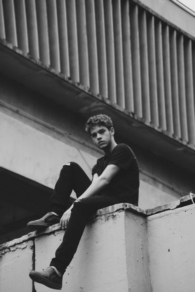 男子坐在窗台上Man Sitting on Ledge-blackandwhite,Fashion,goodlooking,grayscale,handsome,ledge,looking,male,male model,Man,model,monochrome,outdoors,outfit,photoshoot,posing,sitting,style,Urban,wear,单色,坐,城市,壁架,好看,帅气,户外,拍摄,时尚,构成,模型,灰度,男人,男性,男模特,看,穿,衣服,风格,黑白-海量高质量免版权图片素材-设计师素材-摄影图片-mitapix-美塔图像