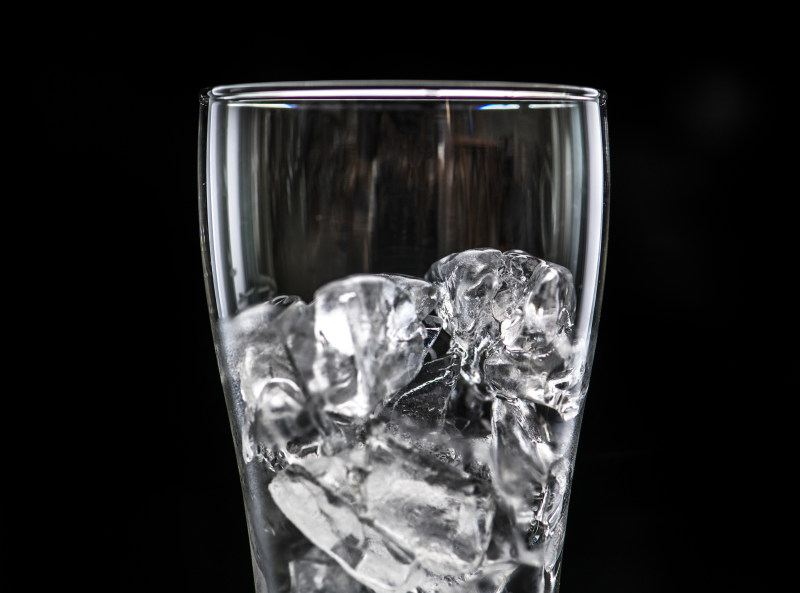 特写照片清晰的饮用玻璃杯装满冰Close-Up Photo of Clear Drinking Glass Filled With Ice|black background,clear,Close-up,cold,cold drink,drinking glass,glass,ice,ice cube,ice cubes,transparent,冰,冰块,冷,冷饮,清除,特写,玻璃,玻璃杯,透明,黑色背景-海量高质量免版权图片素材-设计师素材-摄影图片-mitapix-美塔图像