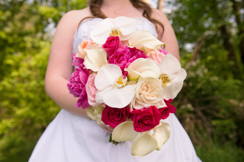 新娘拿着花束Bride Holding Flower Bouquet|女人,婚礼,布鲁姆,开花,新娘,植物区系,花,花束-海量高质量免版权图片素材-设计师素材-摄影图片-mitapix-美塔图像