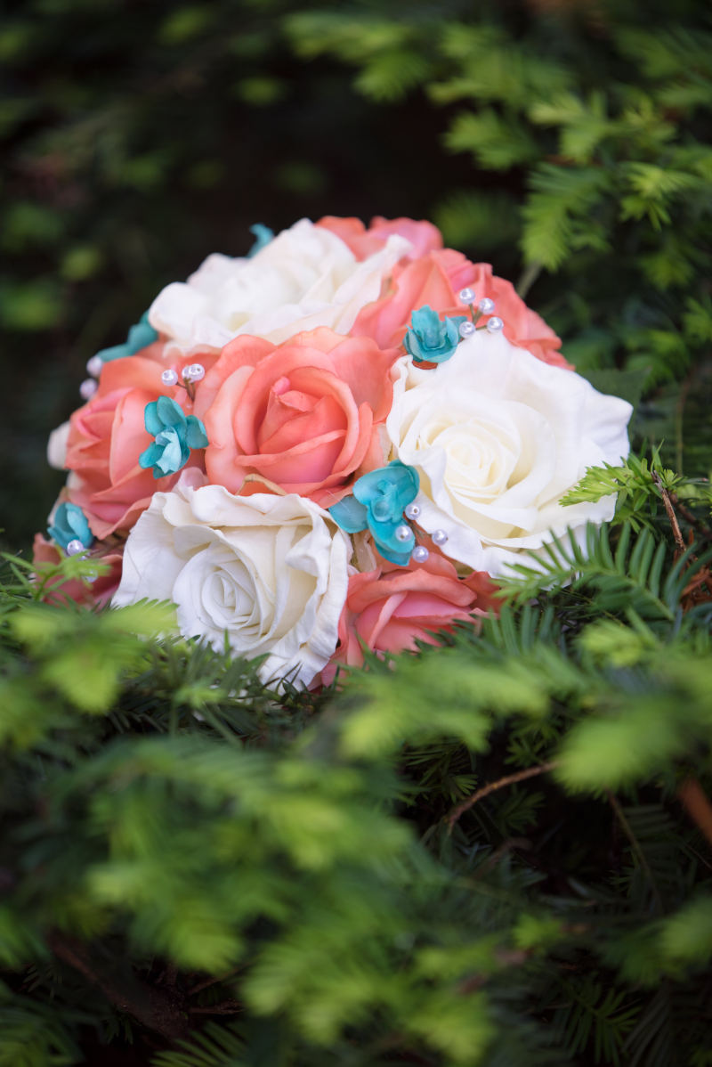 白色和粉红色玫瑰花束White And Pink Roses Bouquet|布鲁姆,开花,插花,植物区系,玫瑰,花,花束,花瓣-海量高质量免版权图片素材-设计师素材-摄影图片-mitapix-美塔图像