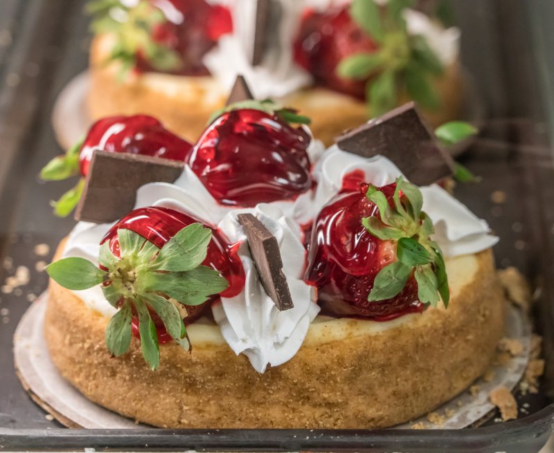 草莓蛋糕Strawberry Cake|Blur,cake,closeup,cream,delicious,dessert,food,fruit,healthy,indulgence,pastry,pie,plate,strawberries,Sweet,健康,奶油,放纵,板,模糊,水果,特写,甜,甜点,糕点,美味,草莓,蛋糕,食品,馅饼-海量高质量免版权图片素材-设计师素材-摄影图片-mitapix-美塔图像