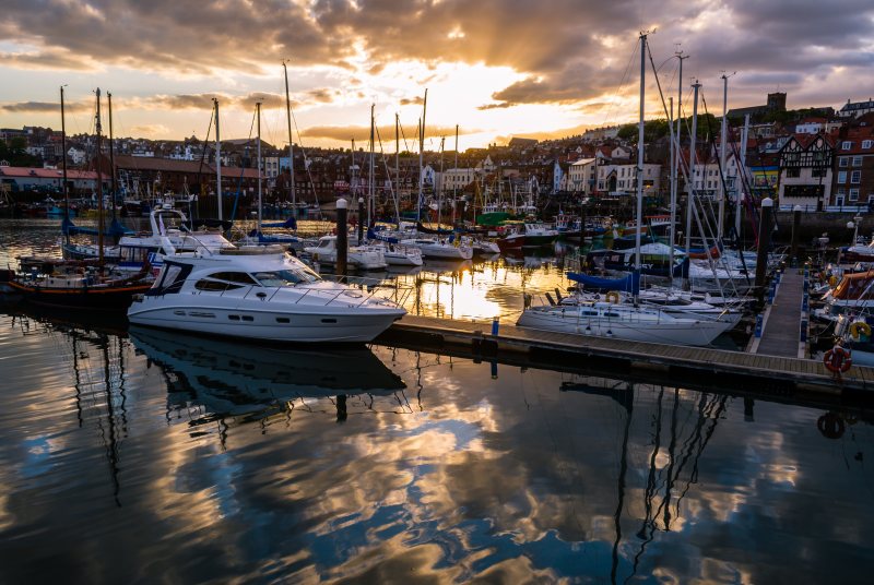 快艇在水体Speedboats on Body of Water|boats,coast,harbor,harbour,marina,Ocean,pier,port,Reflection,resort,sailboats,Sea,seaside,sunset,Water,watercrafts,yachts,反射,帆船,度假村,日落,水,海,海岸,海洋,海边,港口,游艇,码头,船,船只-海量高质量免版权图片素材-设计师素材-摄影图片-mitapix-美塔图像