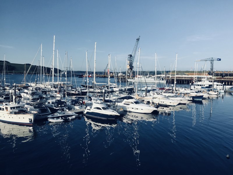 船漂浮在水面上Boat Floating On Water|boats,Daylight,harbor,harbour,masts,nautical,Ocean,pier,sailboat,Sea,transportation system,Water,watercrafts,yachts,帆船,日光,桅杆,水,海,海洋,港口,游艇,码头,航海,船,船只,运输系统-海量高质量免版权图片素材-设计师素材-摄影图片-mitapix-美塔图像