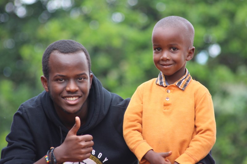 穿着黑色连帽衫的男人穿着橙色长袖马球衬衫Man Wearing Black Hoodie Beside Boy Wearing Orange Longsleeved Polo Shirt|boy,Child,Kid,Man,People,Portrait,Young,人,孩子,年轻,男人,男孩,肖像-海量高质量免版权图片素材-设计师素材-摄影图片-mitapix-美塔图像