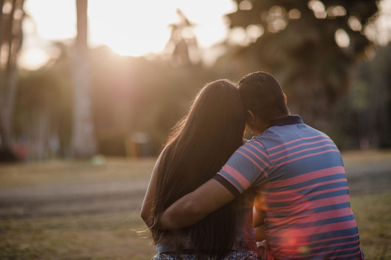 男人拥抱女人Man Embracing Woman|人,在一起,夫妇,女人,女孩,巴拿马,男人,男孩-海量高质量免版权图片素材-设计师素材-摄影图片-mitapix-美塔图像