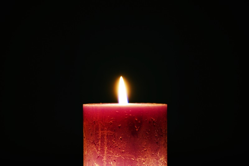 红色的蜡烛Red Candle|bright,burning,candle,candlelight,dark,fire,flame,heat,Hot,Illuminated,Light,光,光明,火,火焰,烛光,热,照明,燃烧,蜡烛,黑暗-海量高质量免版权图片素材-设计师素材-摄影图片-mitapix-美塔图像