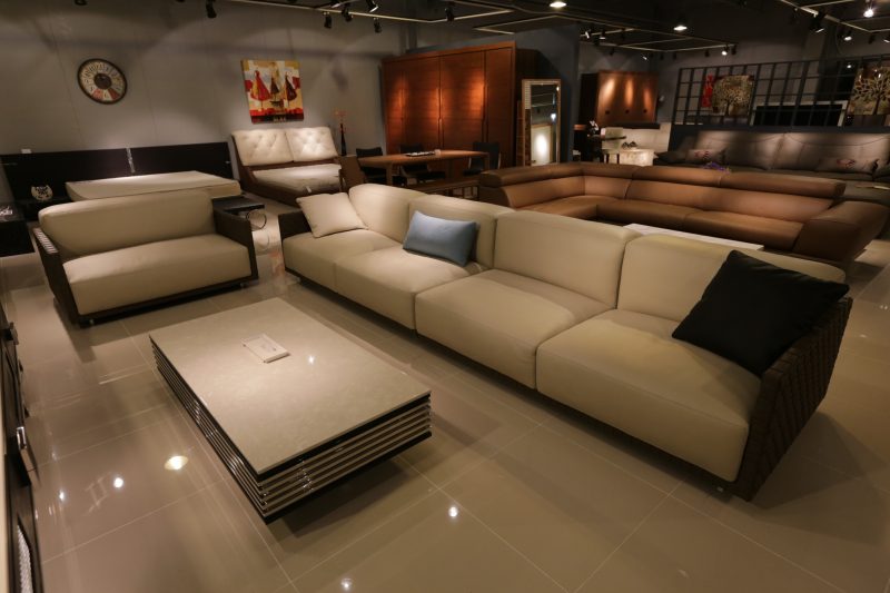 米色3三种座位沙发Beige 3-seat Sofa|Building,chair,comfort,comfortable,Contemporary,couch,decor,Decoration,Design,floor,furniture,indoors,interior,interior design,Lights,living,living room,Luxury,Modern,relaxation,room,seat,showroom,sofa,table,window,在室内,地板,客厅,室内,室内设计,家具,展厅,座位,建筑,当代,房间,放宽,椅子,沙发,灯,现代,生活,窗口,舒适,表,装修,装潢,豪华-海量高质量免版权图片素材-设计师素材-摄影图片-mitapix-美塔图像