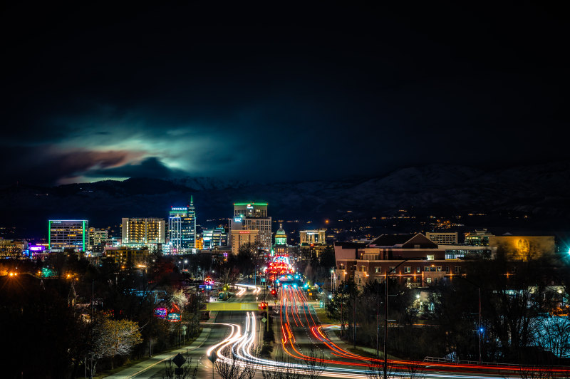 高层建筑在夜间Highrise Building during Nighttime|buildings,City,city lights,downtown,evening,expressway,highway,Illuminated,light streaks,longexposure,Modern,Night,night time,outdoors,road,roadway,Sky,skyline,timelapse,timelapse photography,Urban,亮条纹,公路,城市,城市的灯光,夜晚,夜间,天空,天际线,市中心,延时摄影,建筑物,户外,时间 拍摄,晚上,照明,现代,车行道,道路,长时间曝光,高速公路-海量高质量免版权图片素材-设计师素材-摄影图片-mitapix-美塔图像