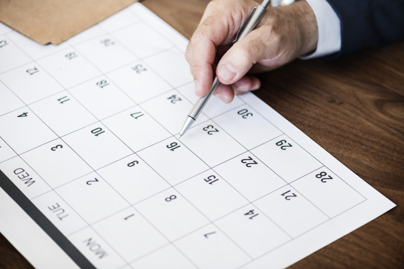 人确定笔日历Person Pinpointing Pen on Calendar|calendar,dates,Desk,Hand,paper,pen,schedule,table,手,日历,日期,时间表,桌子,笔,纸,表-海量高质量免版权图片素材-设计师素材-摄影图片-mitapix-美塔图像