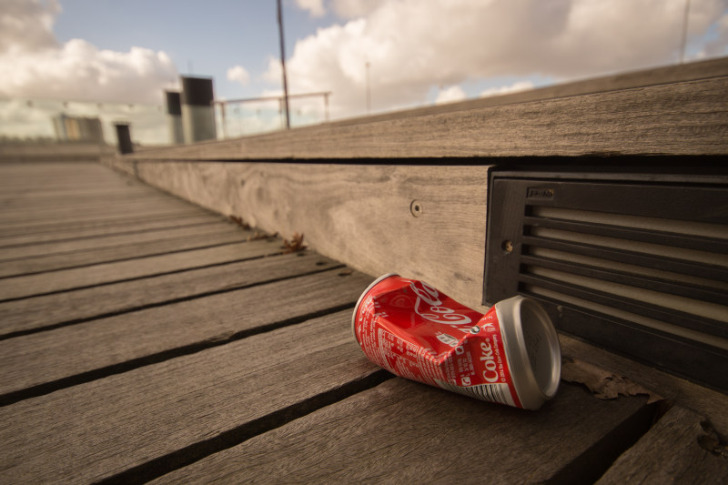 红色和白色可口可乐可以近特写摄影中的棕色表面Red and White Cocacola Can Near Brown Surface in Closeup Photography|can,coca cola,garbage,litter,tin can,trash,waste,可以,可口可乐,垃圾,废物,锡罐-海量高质量免版权图片素材-设计师素材-摄影图片-mitapix-美塔图像