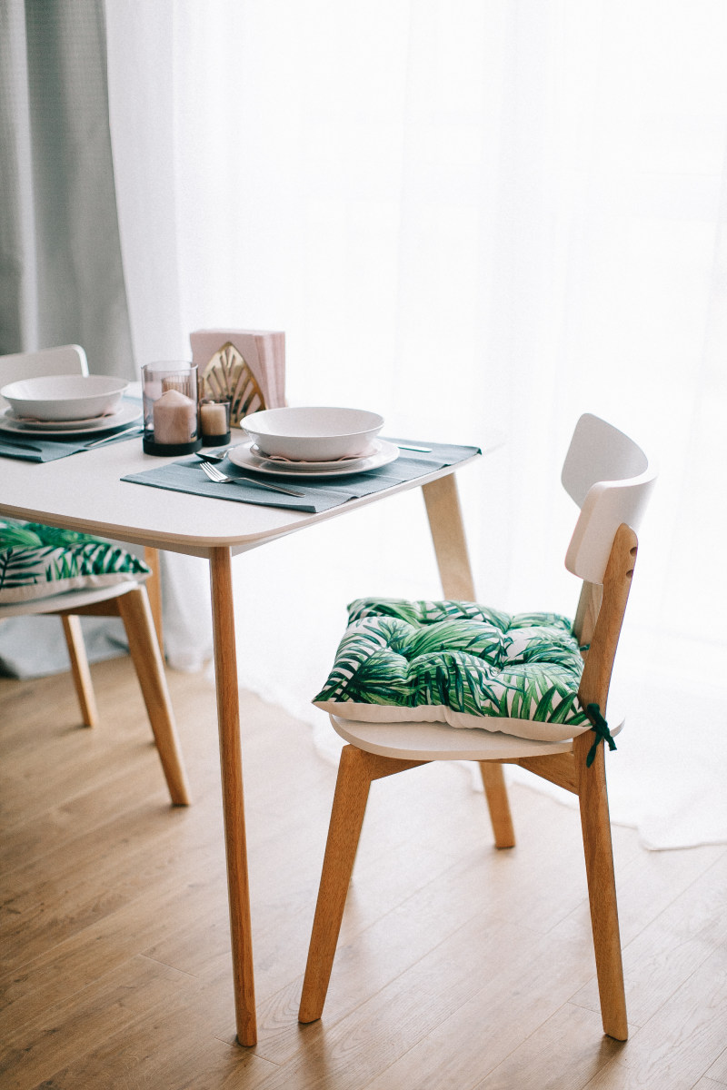 简单的餐桌Simple Dining Table|chairs,comfort,Contemporary,cushions,Design,dining,dining room,dining table,furniture,House,indoors,interior design,room,seat,table,table setting,tableware,wood,wooden,室内,室内设计,家具,座位,房子,房间,木,木材,桌子,桌子摆设,椅子,现代,舒适,设计,靠垫,餐具,餐厅,餐桌-海量高质量免版权图片素材-设计师素材-摄影图片-mitapix-美塔图像