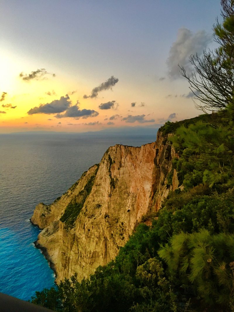 悬崖上的照片Photo Of Cliff|在户外,岛,希腊,悬崖,扎金索斯岛,海,海岸,海景,海洋,海滨,黄昏,黎明-海量高质量免版权图片素材-设计师素材-摄影图片-mitapix-美塔图像