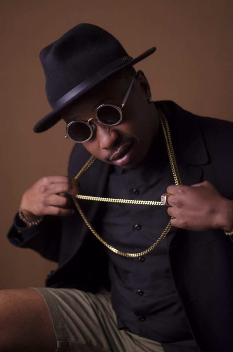 人在黑色夹克和棕色短用双手把他的金项链Man in Black Blazer and Brown Short Pulling His Gold Necklace With Both Hands|Close-up,eyewear,face,facial expression,facial hair,Fashion,fashionable,fedora,fine-looking,good-looking,guy,handsome,looking,Luxury,male,male model,Man,model,outfit,person,photoshoot,Portrait,pose,serious,style,sunglasses,严肃,之一,人,太阳镜,好看,家伙,帅,拍照,时尚,构成,模型,特写,男性,男模特,看,眼镜,肖像,脸,衣服,豪华,软呢帽,面部毛发,面部表情,风格-海量高质量免版权图片素材-设计师素材-摄影图片-mitapix-美塔图像