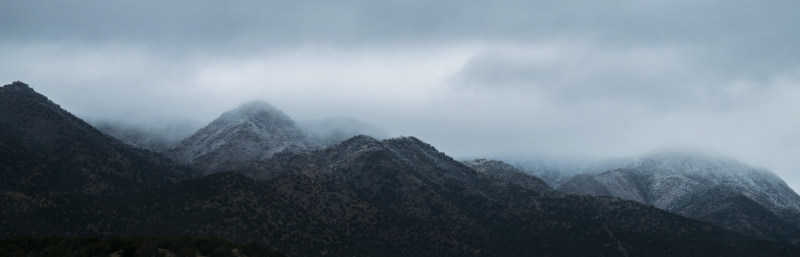 山地全景摄影|云,全景,多云,天空,山,山谷,户外,暗,环境,自然,荒野,雾,霾,风景-海量高质量免版权图片素材-设计师素材-摄影图片-mitapix-美塔图像