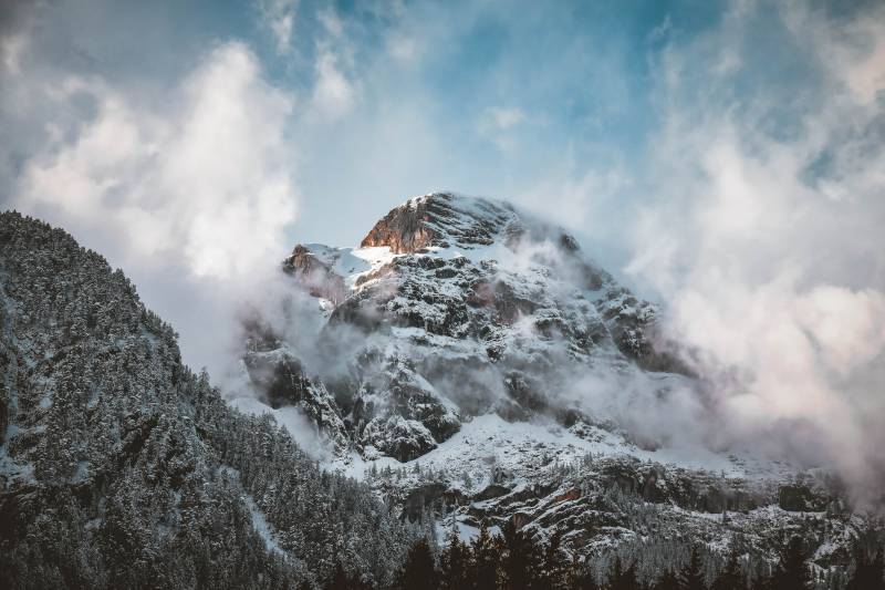 白雪皑皑的山峰|云彩,公共领域的图像,冰,大自然,天气,寒冷,山,户外,旅游,日光,树木,森林,雪,雾,风景-海量高质量免版权图片素材-设计师素材-摄影图片-mitapix-美塔图像