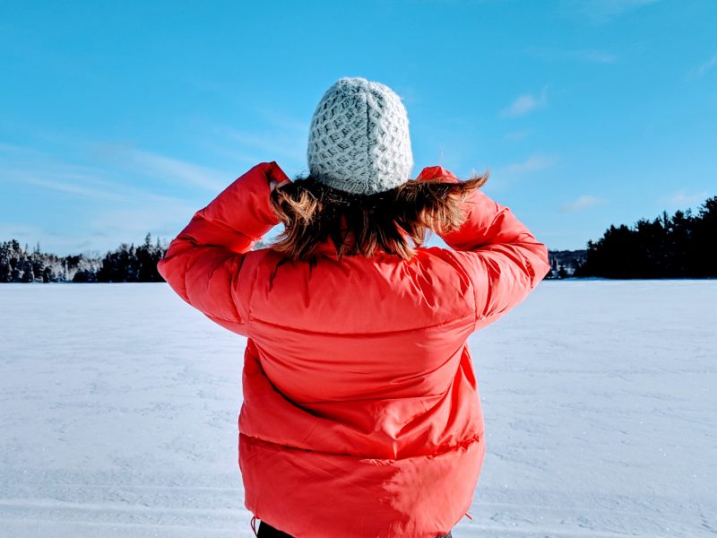 妇女的红色和黑色长袖连衣裙Women’s Red and Black Long Sleeve Dress|cold,Daylight,environment,Fashion,freezing,frost,frosty,frosty weather,frozen,girl,ice,icee,icy,landscape,nature,outdoors,person,scene,scenic,Season,snow,snowwhite,snowy,Trees,wear,weather,White,winter,winter clothes,winter landscape,Young,严寒,严寒的天气,人,冬天的衣服,冬季,冬季景观,冰,冰冷,冷,冷冻,天气,女孩,季节,年轻,性质,户外,日光,时尚,景区,景观,树木,环境,现场,白色,穿,雪,雪白,霜冻-海量高质量免版权图片素材-设计师素材-摄影图片-mitapix-美塔图像