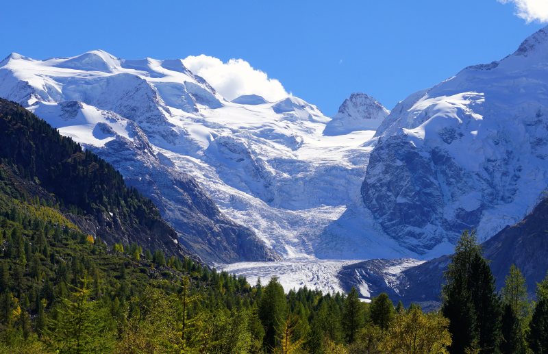 蓝天映衬下的山景|冬天,寒冷,山脉,户外,树木,自然,雪,风景-海量高质量免版权图片素材-设计师素材-摄影图片-mitapix-美塔图像