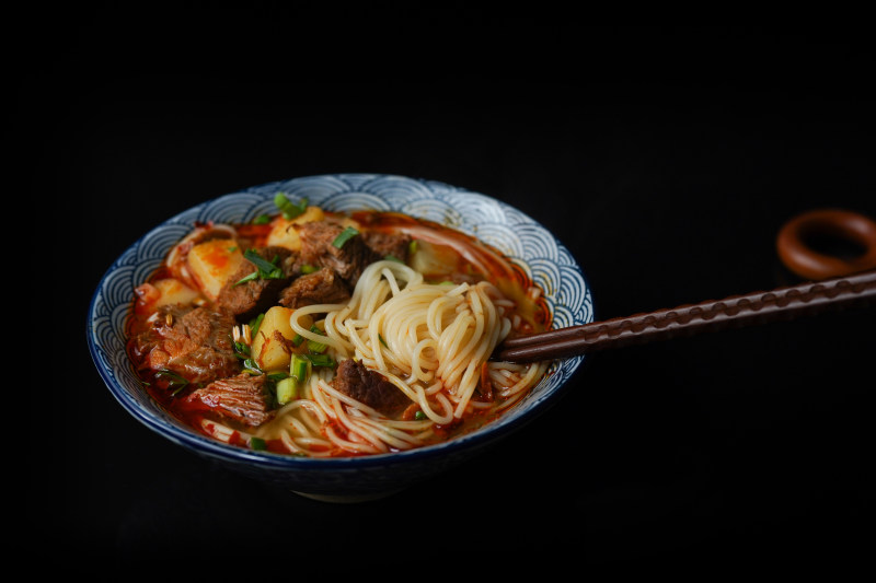 陶瓷碗煮熟的面条Cooked Noodles On Ceramic Bowl|cuisine,delicious,dinner,dish,epicure,food,lunch,meal,noodles,ramen,tasty,午餐,拉面,晚餐,美味,美食,美食家,菜,面条,食品,饭-海量高质量免版权图片素材-设计师素材-摄影图片-mitapix-美塔图像