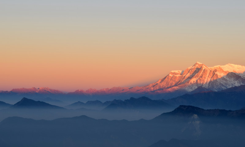 迷雾中的喜马拉雅山景观|喜马拉雅山,山脉,旅行,日出,雾,风景-海量高质量免版权图片素材-设计师素材-摄影图片-mitapix-美塔图像