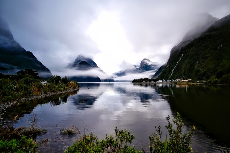 雾湖景观|山,户外,水,河流,湖,雾,风景-海量高质量免版权图片素材-设计师素材-摄影图片-mitapix-美塔图像