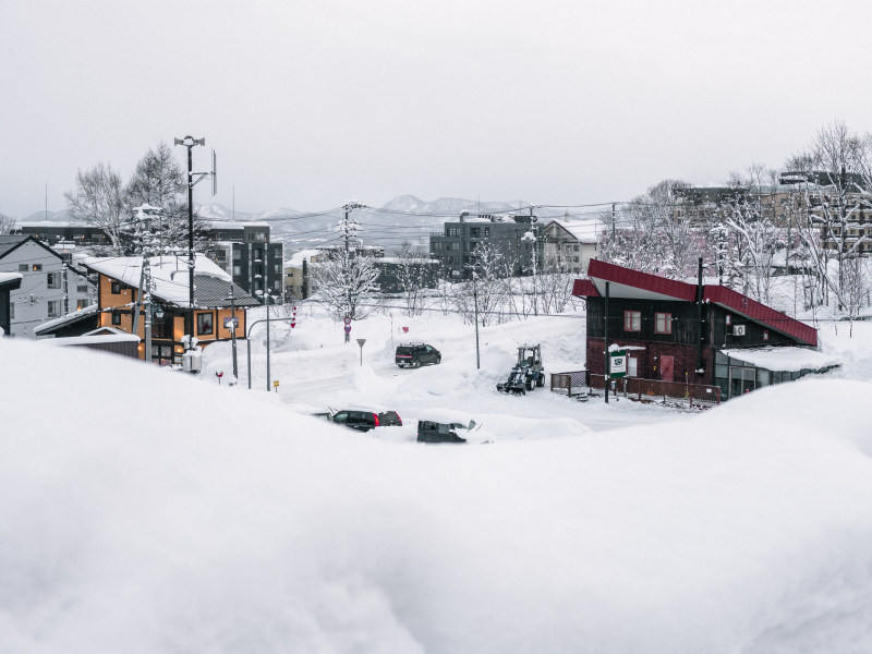 似雪、下雪的、 冬季、 冬季景观|下雪的,似雪,冬季,冬季景观,冷,冷冰的,冻结的,天气,季节,山,度假村,户外,房子,日光,景观,有雪的,树木,滑雪胜地,美景,调味,阳光,雪,霜,风景-海量高质量免版权图片素材-设计师素材-摄影图片-mitapix-美塔图像