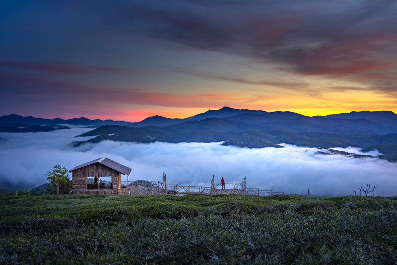 光, 光线, 剪影|乡村,云,光,光线,农场,剪影,夏天,夏季,天性,山,山峰,山脉,性质,戏剧化,戏剧性,戏剧的,户外,房子,旅行,日落,晚间,景观,有戏剧张力的,美景,背光,自然,草,轻的,风景,黄昏,黎明-海量高质量免版权图片素材-设计师素材-摄影图片-mitapix-美塔图像