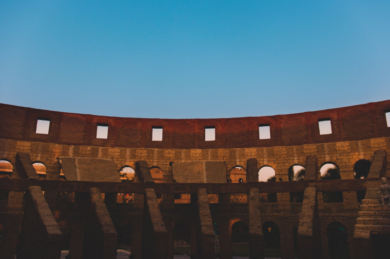 剧院, 圆形剧场, 圆形剧院|体育场,剧院,圆形剧场,圆形剧院,圆形竞技场,圆形阶梯剧场,建筑,建造,户外,打开,旅行,日光,灰色混凝土,纪念碑,阳光,雕塑-海量高质量免版权图片素材-设计师素材-摄影图片-mitapix-美塔图像