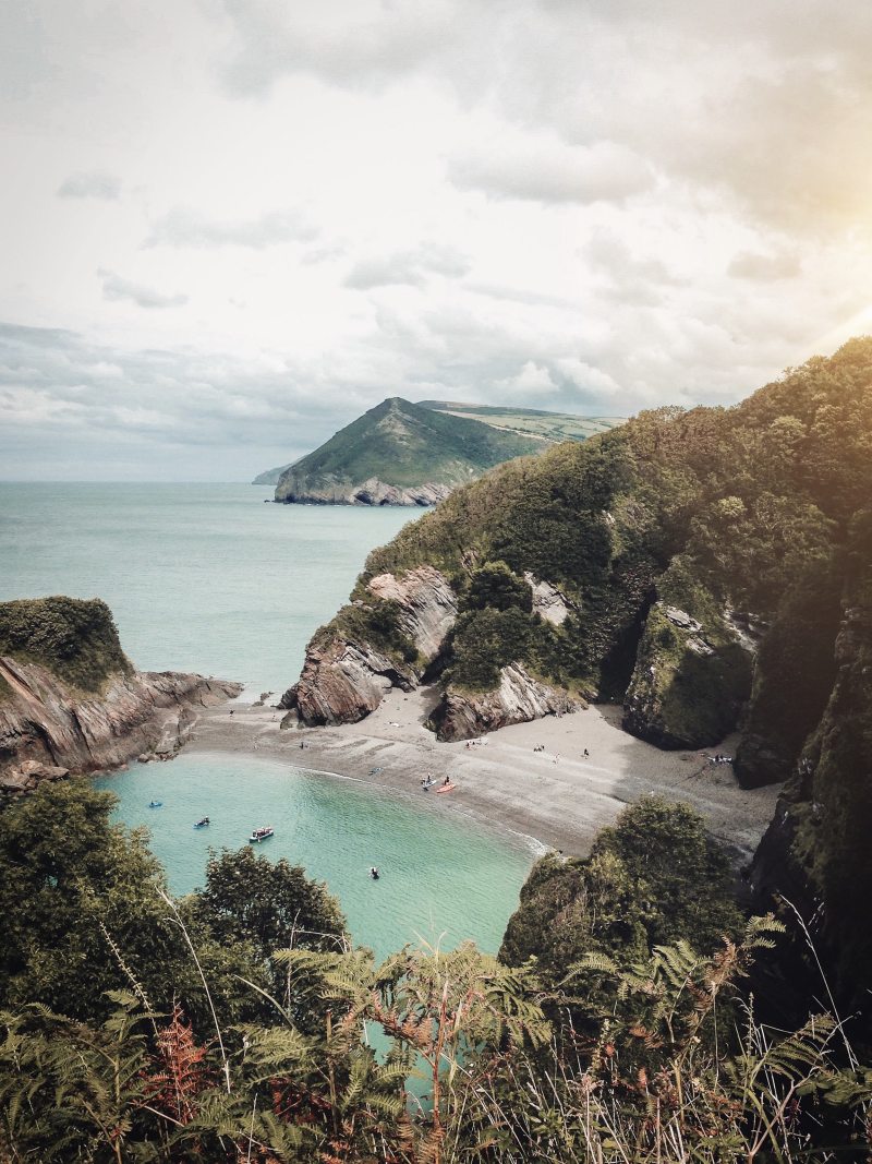 海滩附近照片|令人惊叹,休闲,冒险,叶子,夏季,夏时制,多云的天空,山,岛,岸,度假,性质,悬崖,户外,旅行,查看,树木,水,海,海洋,海滨,海滩,热带,环境,绿化,视线,风景-海量高质量免版权图片素材-设计师素材-摄影图片-mitapix-美塔图像