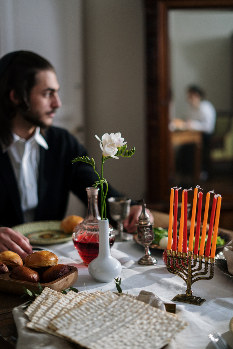 有关hanukkiah, 佩沙, 传统|hanukkiah,传统,佩沙,光明节,在家,在桌子上,坐,垂直,安息日,平凡的生活,正统,正统犹太人,灯台,犹,犹太,犹太价值观,犹太教,蜡烛,饭厅,马佐-海量高质量免版权图片素材-设计师素材-摄影图片-mitapix-美塔图像