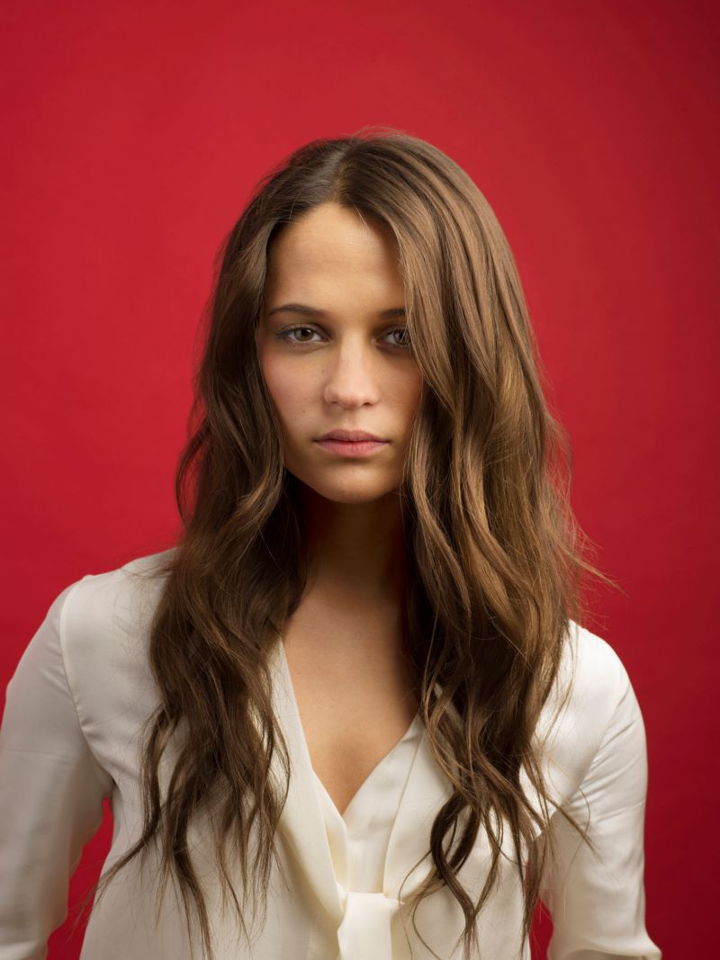 alicia vikander,妇女,女演员,浅黑肤色的男人,长发,瑞典女性,瑞典语,妇女在室内,看着观众,脸,白色的衣服,红色背景,简单的背景,肖像,壁纸/手机壁纸|alicia vikander,女演员,妇女,妇女在室内,浅黑肤色的男人,瑞典女性,瑞典语,白色的衣服,看着观众,简单的背景,红色背景,肖像,脸,长发-海量免费高质量壁纸|墙纸|手机壁纸|电脑壁纸|wallpaper|动漫|卡通|二次元|真人|风景壁纸库-美塔壁纸