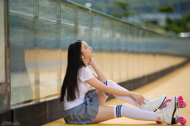 亚洲,模型,女性,长发,黑发,坐,闭眼,景深,溜冰鞋,膝盖高,灰色裙子,白衬衫,树木,铁栏杆,壁纸/手机壁纸|亚洲,坐,女性,景深,树木,模型,溜冰鞋,灰色裙子,白衬衫,膝盖高,铁栏杆,长发,闭眼,黑发-海量免费高质量壁纸|墙纸|手机壁纸|电脑壁纸|wallpaper|动漫|卡通|二次元|真人|风景壁纸库-美塔壁纸