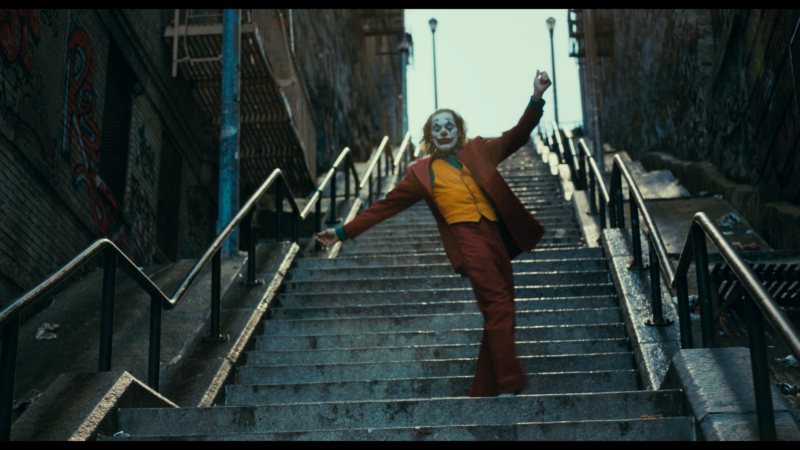 小丑,Joaquin Phoenix,Joker（2019电影）,男性,电影剧照,电影,DC漫画,化妆,舞蹈,楼梯,壁纸/手机壁纸|DC漫画,Joaquin Phoenix,Joker（2019电影）,化妆,小丑,楼梯,电影,电影剧照,男性,舞蹈-海量免费高质量壁纸|墙纸|手机壁纸|电脑壁纸|wallpaper|动漫|卡通|二次元|真人|风景壁纸库-美塔壁纸