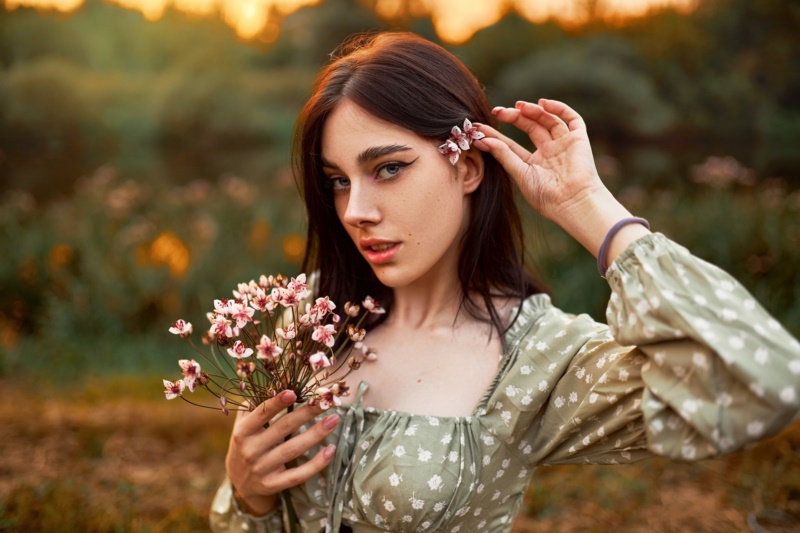 妇女,妇女户外,浅黑肤色的男人,花裙子,鲜花,壁纸/手机壁纸|妇女,妇女户外,浅黑肤色的男人,花裙子,鲜花-海量免费高质量壁纸|墙纸|手机壁纸|电脑壁纸|wallpaper|动漫|卡通|二次元|真人|风景壁纸库-美塔壁纸