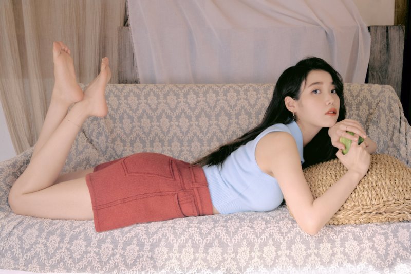 IU,Lee Ji-Eun,韩国女性,赤脚,亚洲人,壁纸/手机壁纸|IU,Lee Ji-eun,亚洲人,赤脚,韩国女性-海量免费高质量壁纸|墙纸|手机壁纸|电脑壁纸|wallpaper|动漫|卡通|二次元|真人|风景壁纸库-美塔壁纸