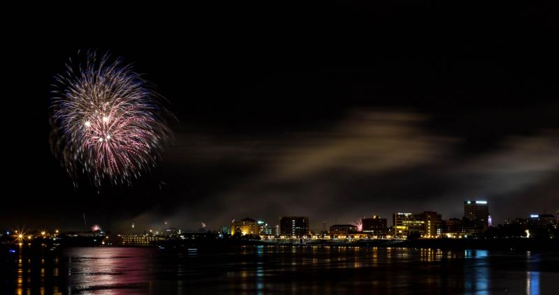 夜晚,烟花,城市,水,建筑,天空,壁纸/手机壁纸|城市,夜晚,天空,建筑,水,烟花-海量免费高质量壁纸|墙纸|手机壁纸|电脑壁纸|wallpaper|动漫|卡通|二次元|真人|风景壁纸库-美塔壁纸